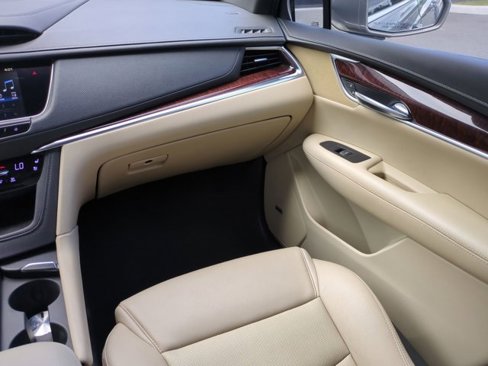 Used 2019 Cadillac XT5 Premium Luxury image 16