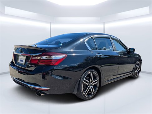 Used 2016 Honda Accord Sport image 3