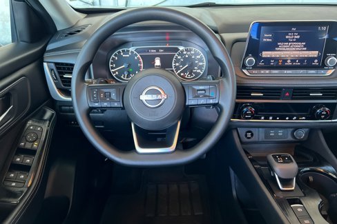 Used 2024 Nissan Rogue SV image 14