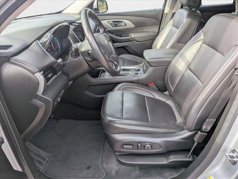 Used 2020 Chevrolet Traverse LT image 16