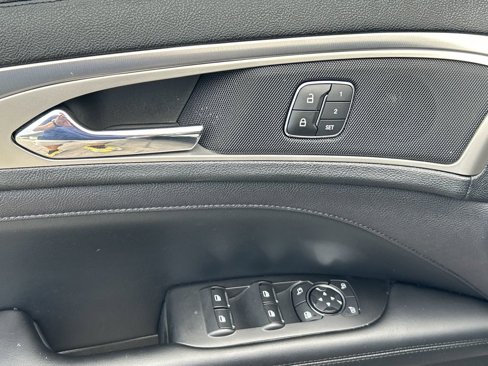 Used 2020 Lincoln MKZ w/ Convenience Package image 18