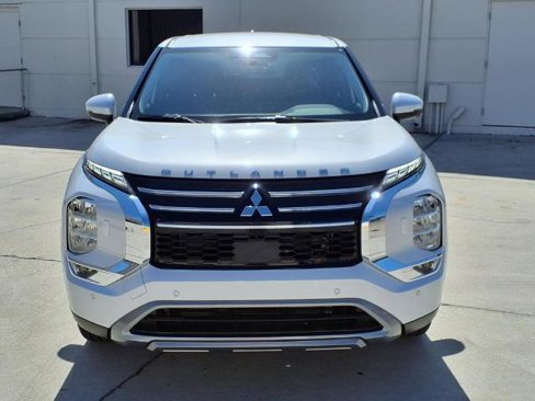 New 2025 Mitsubishi Outlander SE image 6