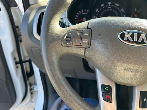 Used 2014 Kia Sportage LX image 16