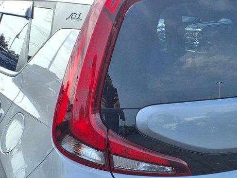 Used 2022 Kia Soul LX image 24