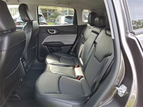 Used 2022 Jeep Compass Latitude image 10