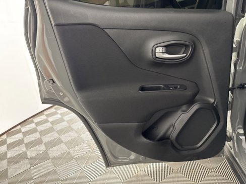Used 2021 Jeep Renegade Sport image 18