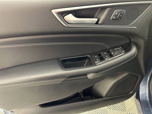 Used 2018 Ford Edge Titanium image 13