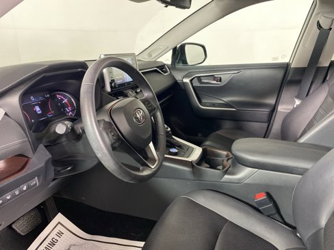Used 2019 Toyota RAV4 Limited image 15