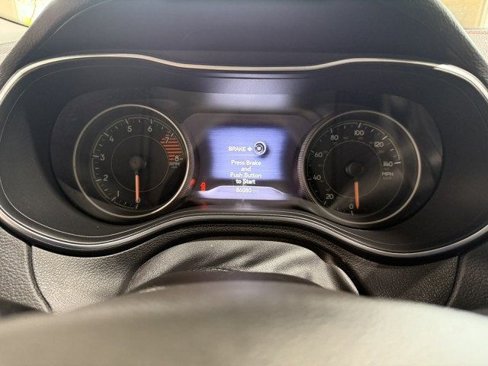 Used 2019 Jeep Cherokee Trailhawk w/ Cold Weather Group image 13