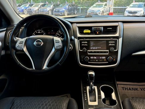 Used 2018 Nissan Altima 2.5 SV image 10