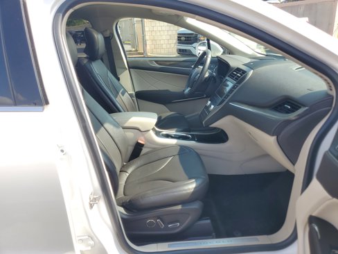 Used 2019 Lincoln MKC Reserve image 9