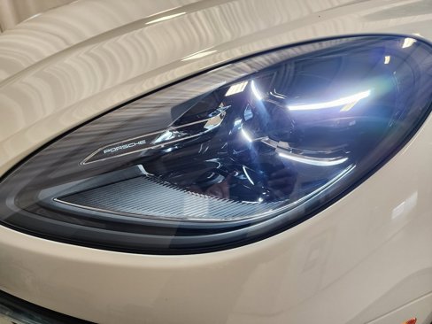 Used 2025 Porsche Macan image 11