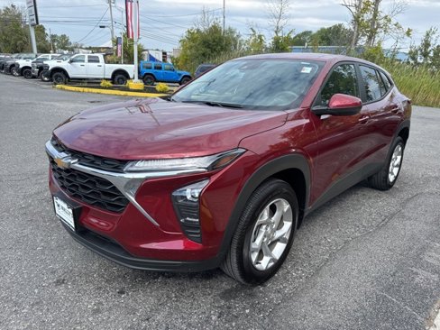Used 2025 Chevrolet Trax LS w/ LS Convenience Package image 3