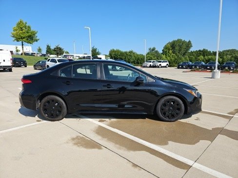 Used 2023 Toyota Corolla LE image 7