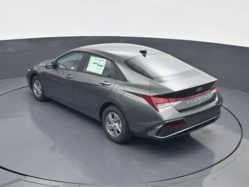 New 2025 Hyundai Elantra SE image 19