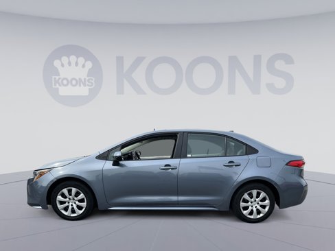 Used 2022 Toyota Corolla LE image 2
