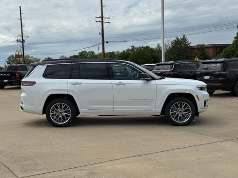 New 2025 Jeep Grand Cherokee L Summit w/ Luxury Tech Group V image 8
