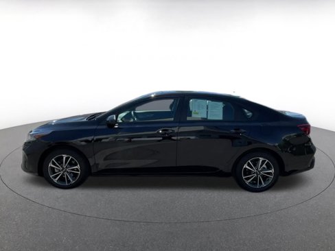 Used 2024 Kia Forte LXS image 9