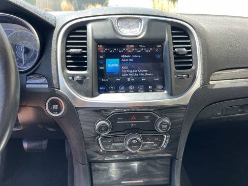 Certified 2019 Chrysler 300 Touring image 16