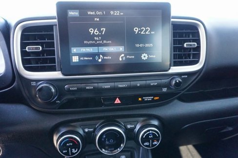 Used 2023 Hyundai Venue SEL image 20
