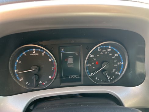 Used 2018 Toyota RAV4 LE image 14