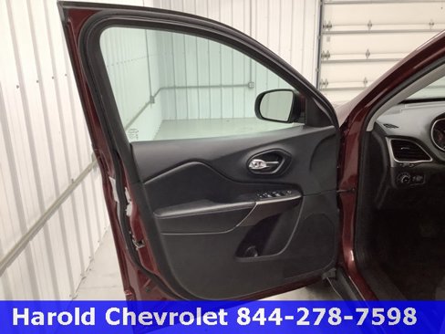 Used 2019 Jeep Cherokee Latitude image 14