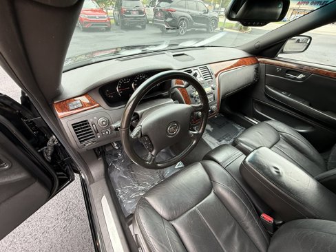 Used 2006 Cadillac DTS w/ Trunk Convenience Package image 25