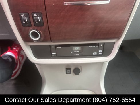 Used 2014 Toyota Sienna XLE image 25