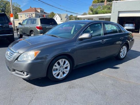 Used 2010 Toyota Avalon XLS image 2