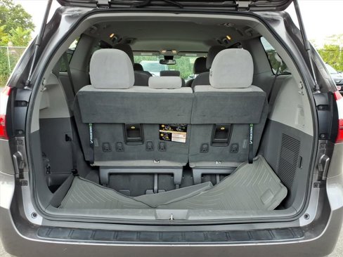 Certified 2019 Toyota Sienna LE image 15
