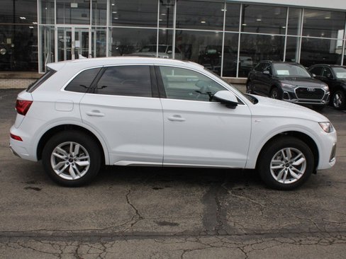 Used 2024 Audi Q5 2.0T Premium w/ Convenience Package image 8