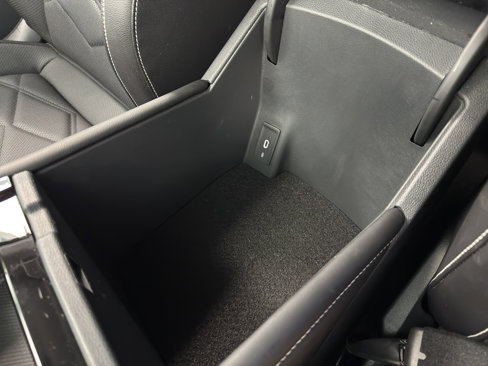 Used 2024 Volkswagen Atlas SE image 32