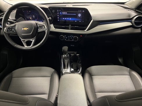 Used 2024 Chevrolet Trax LT w/ LT Convenience Package image 2