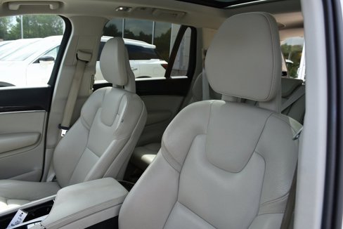 Used 2018 Volvo XC90 T6 Momentum w/ Convenience Package image 27