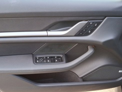 Used 2025 Porsche Taycan image 10