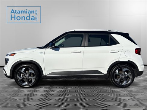 Used 2024 Hyundai Venue Limited image 2
