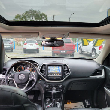 Used 2017 Jeep Cherokee Overland image 25