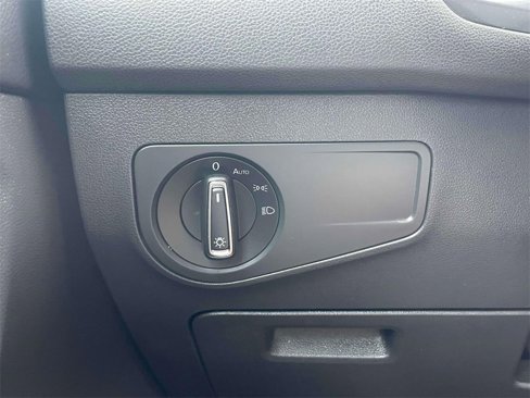 Certified 2022 Volkswagen Tiguan SE image 20