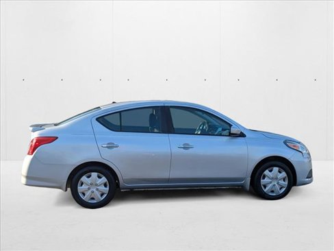 Used 2017 Nissan Versa SV image 4