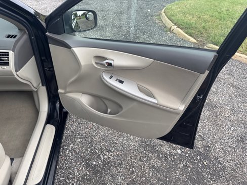 Used 2010 Toyota Corolla LE image 18