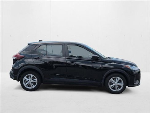 Used 2023 Nissan Kicks S image 4