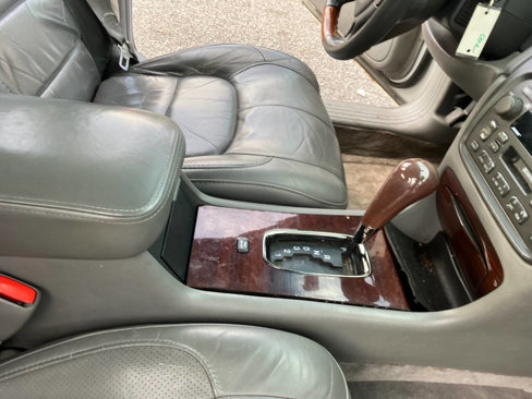 Used 2002 Cadillac De Ville DTS w/ Premium Equipment Pkg image 28