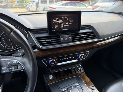 Used 2018 Audi Q5 2.0T Premium Plus w/ Premium Plus Package image 19