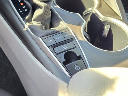 Used 2022 Toyota Camry LE image 27