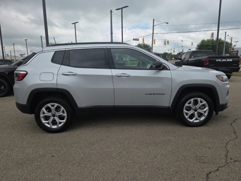 New 2025 Jeep Compass Latitude image 9