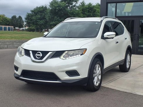 Used 2016 Nissan Rogue SV w/ SV Premium Package image 2
