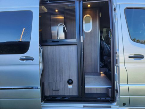 Used 2022 Mercedes-Benz Sprinter 2500 image 3