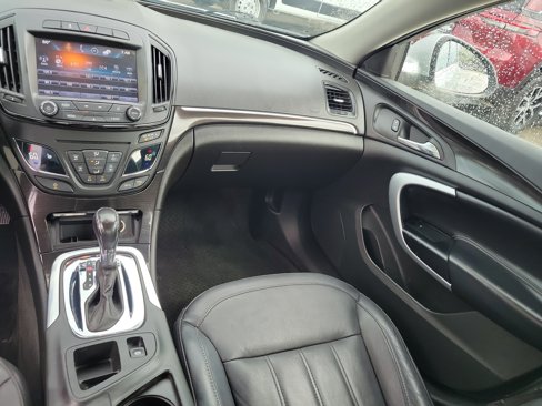 Used 2017 Buick Regal Sport Touring image 16