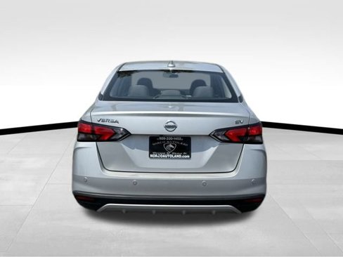 Used 2021 Nissan Versa SV image 5