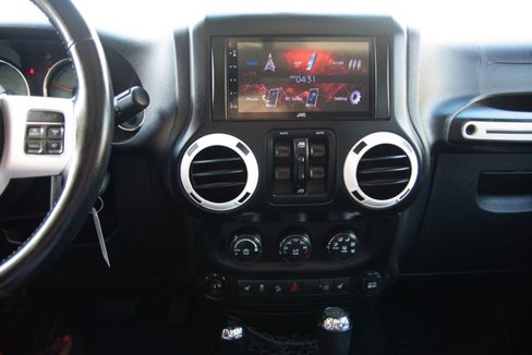 Used 2014 Jeep Wrangler Sahara image 29